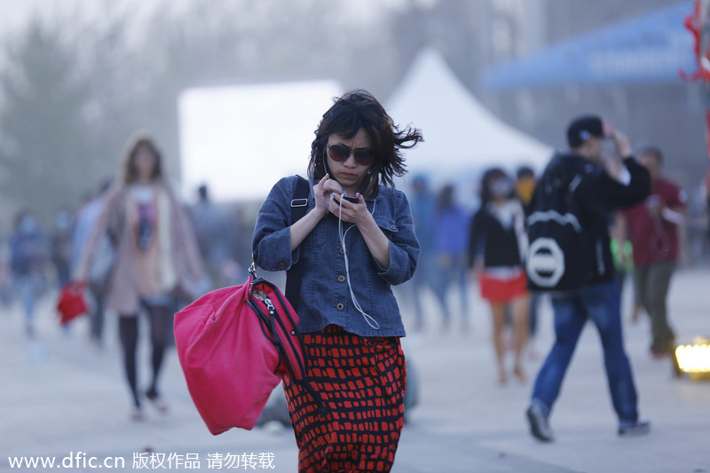 Heavy winds disrupt music festival