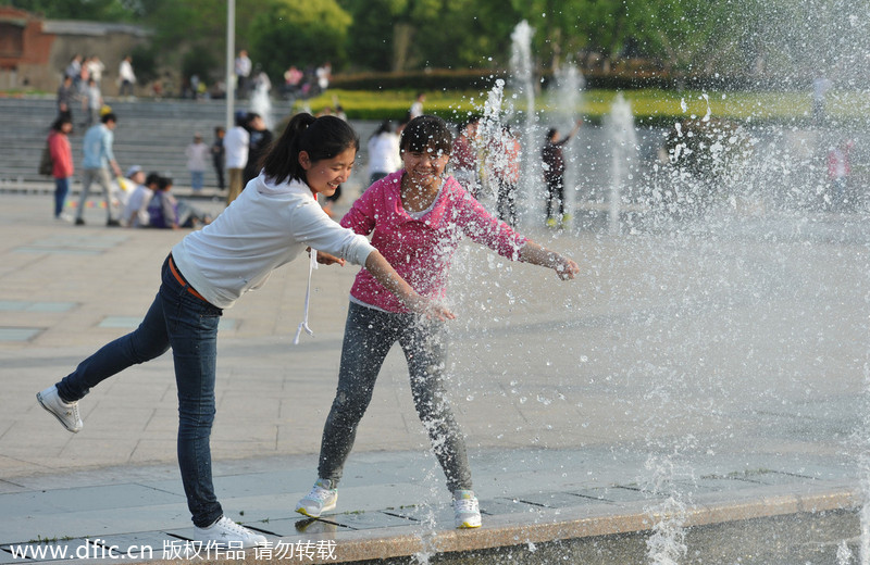 Countdown to the <EM>Gaokao</EM>: Hard work and leisure