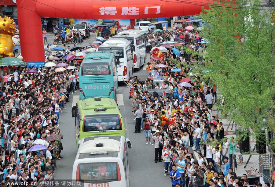 A grand farewell to <EM>gaokao</EM> examinees