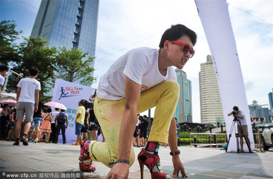 Glamorous male runners in Shenzhen