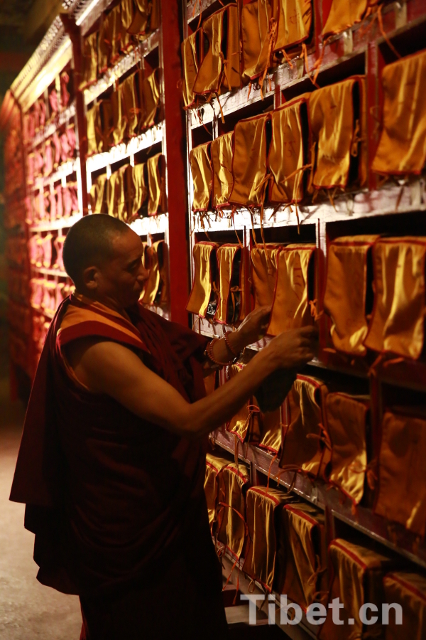 A monk's story in Potala Palace