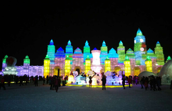 Tourists have fun in ice and snow wonderland in Harbin