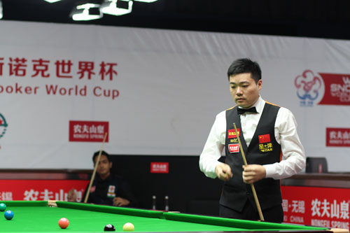 Ding narrowly escapes 1st group match