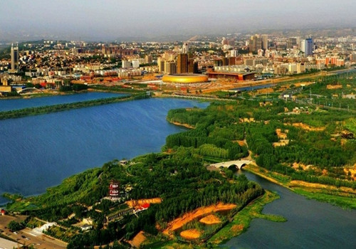 Sanmenxia's Swan Lake Wetland Park: Winter Wonderland, Spring Blossom Paradise