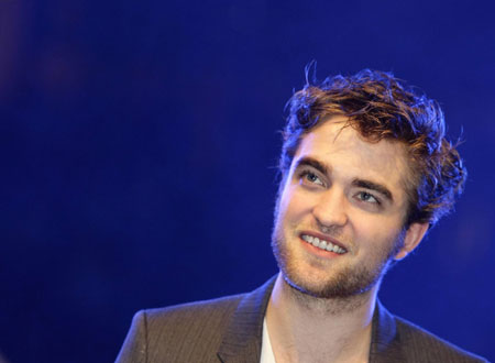 Robert Pattinson promotes film 