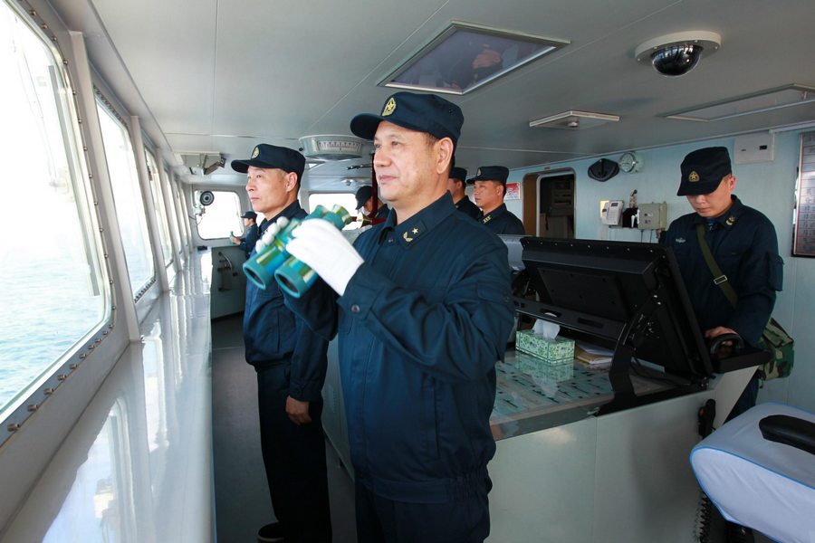 Chinese navy conducts formation exercises