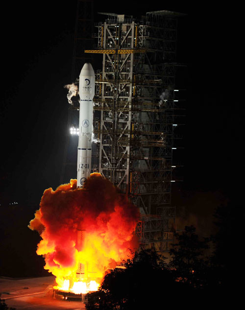 China launches moon rover