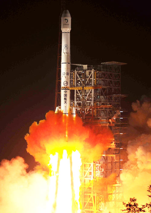 China launches moon rover