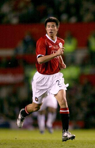 Dong Fangzhuo at Old Trafford field against Europe XI