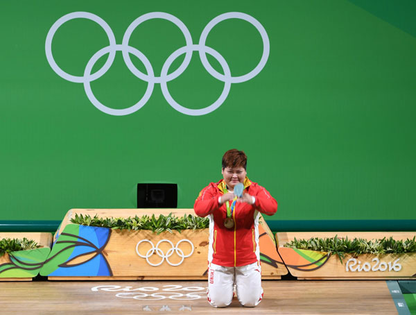 Meng Suping wins women's over 75kg weightlifting gold at Rio Olympics