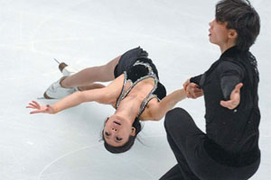 Figure skater Tong to carry Chinese flag