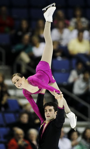 Chinese skaters win silver at ISU Grand Prix