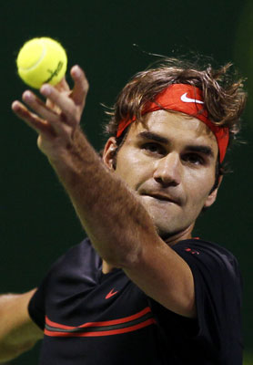 Rampant Federer crushes Davydenko in Doha