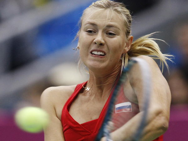 Sharapova breezes into Paris Open quarters