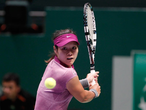 Li makes it a hat-trick of wins against injured Azarenka