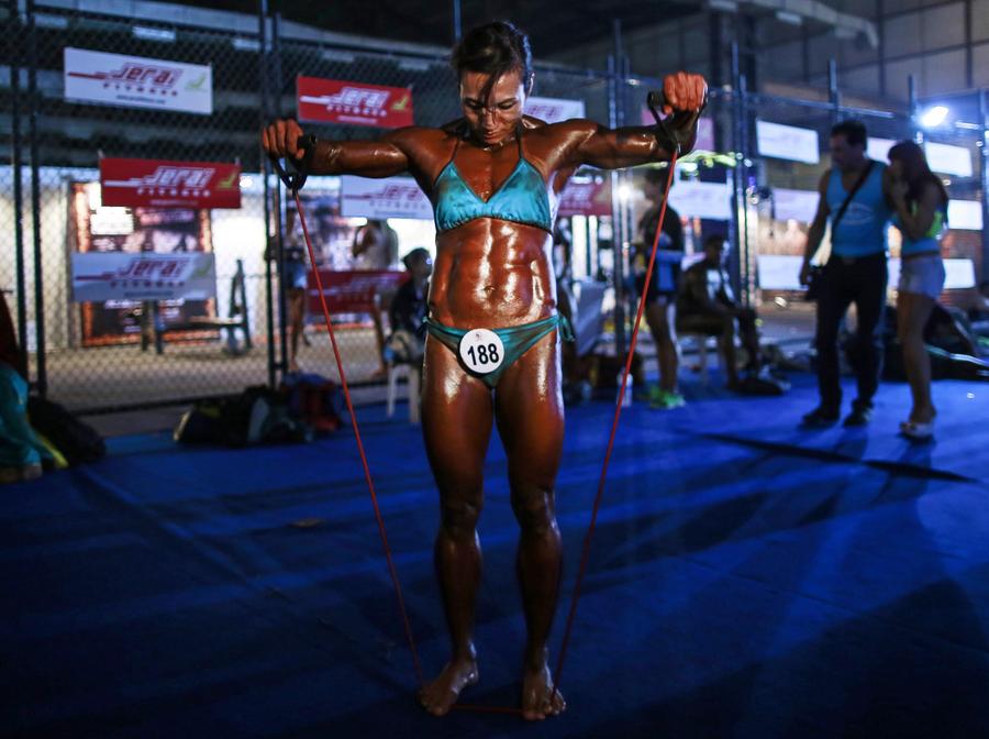 Bodybuilders compete for world title in Mumbai