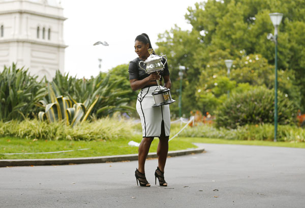 Serena poses for championship photo call