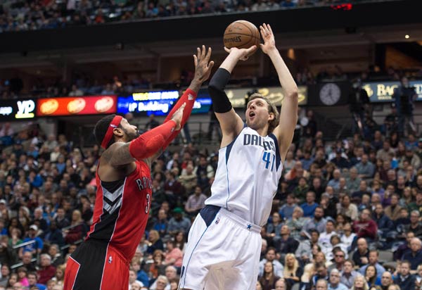 Mavericks edge Raptors 99-92