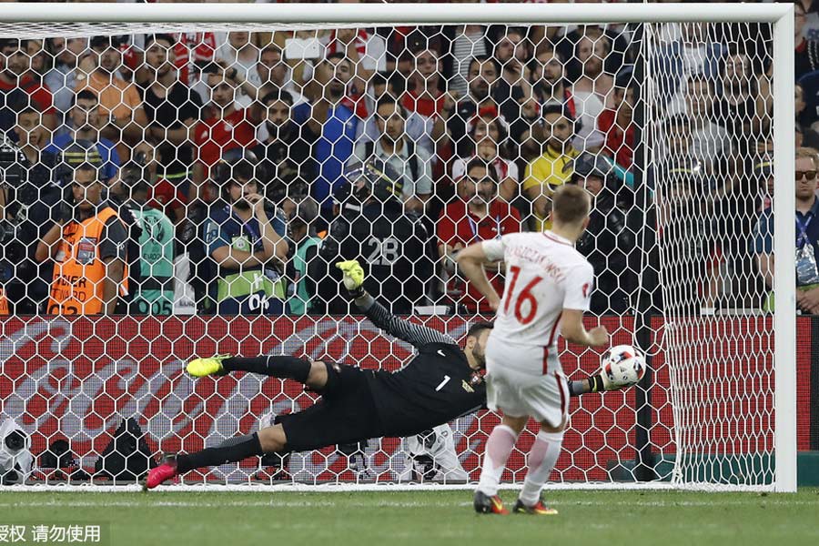 Portugal beat Poland in shootout to reach semis