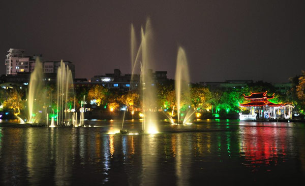 Night view of Ronghu Lake in China's Guilin