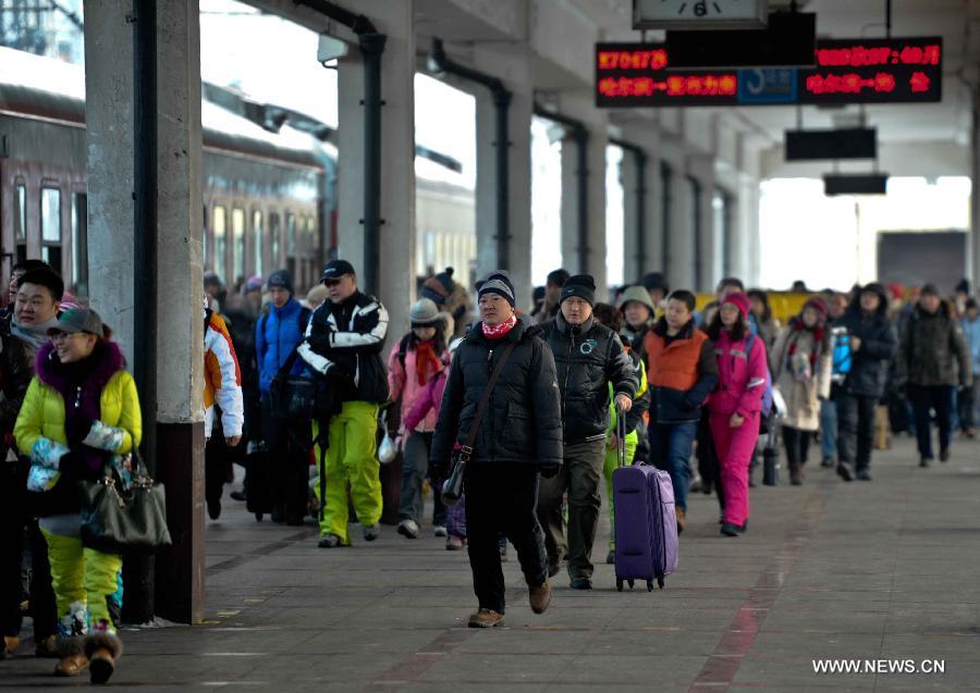 Spring Festival travel rush starts around China