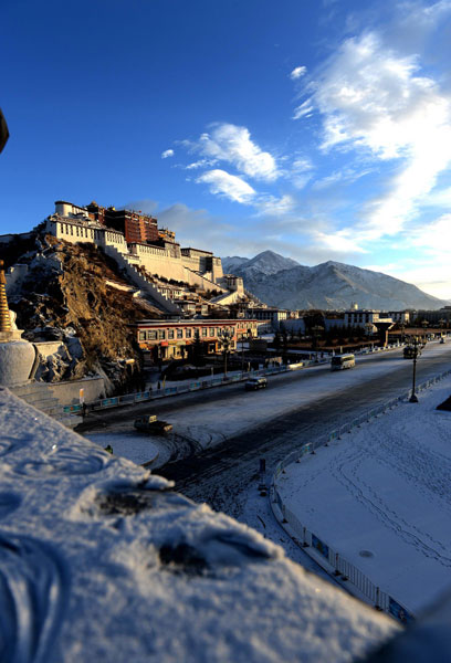 Lhasa tourism booms in 2013