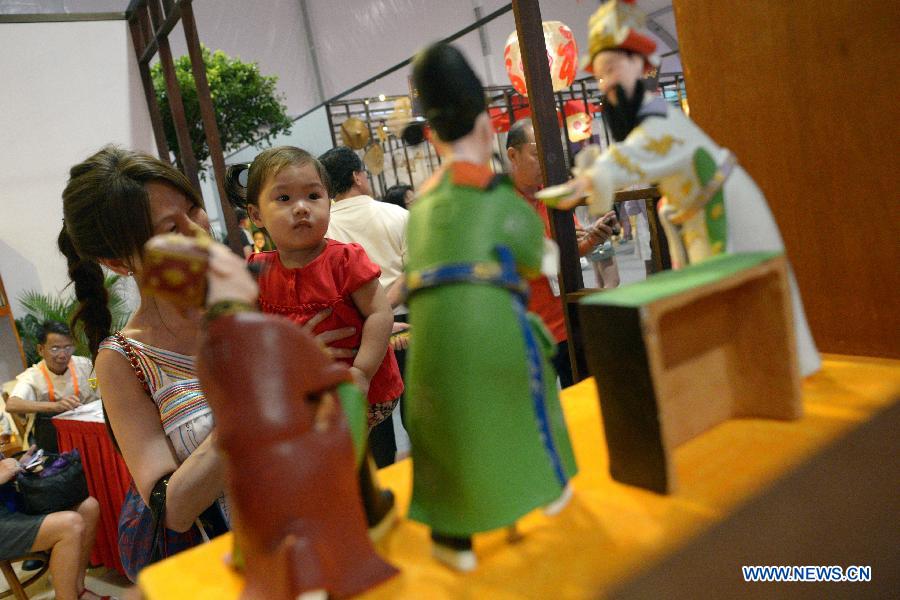 Chinese craftsmen show lanterns for Singapore's Teochew Festival