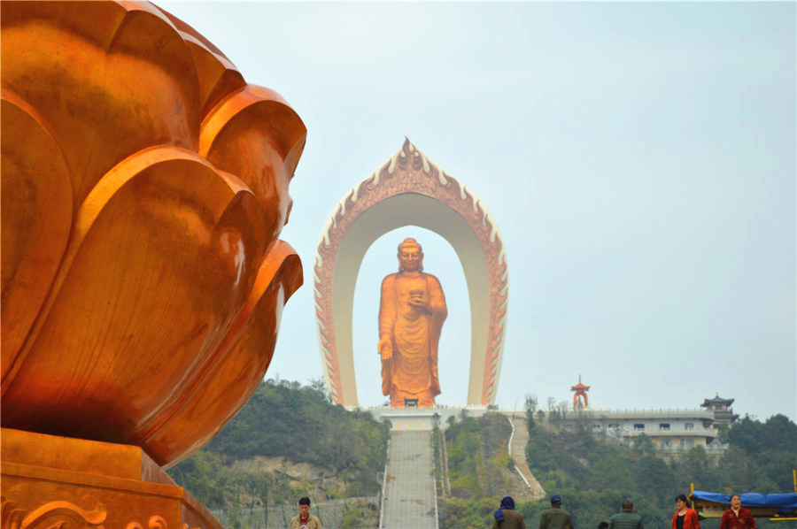 World's tallest Buddha statue in Donglin Temple