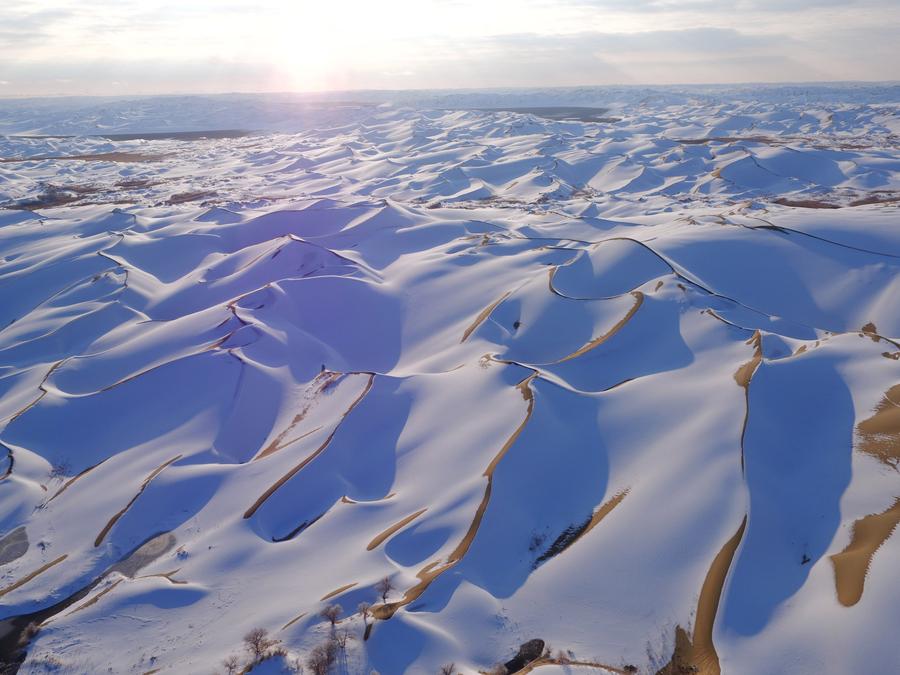 Snow scenery of Taklimakan Desert in Xinjiang