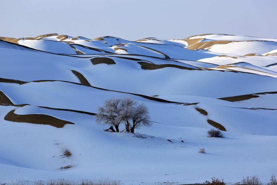 Snow scenery of Taklimakan Desert in Xinjiang