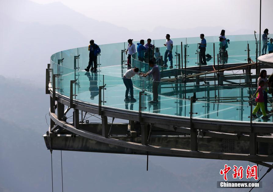 Do you dare to challenge the largest glass sightseeing platform?