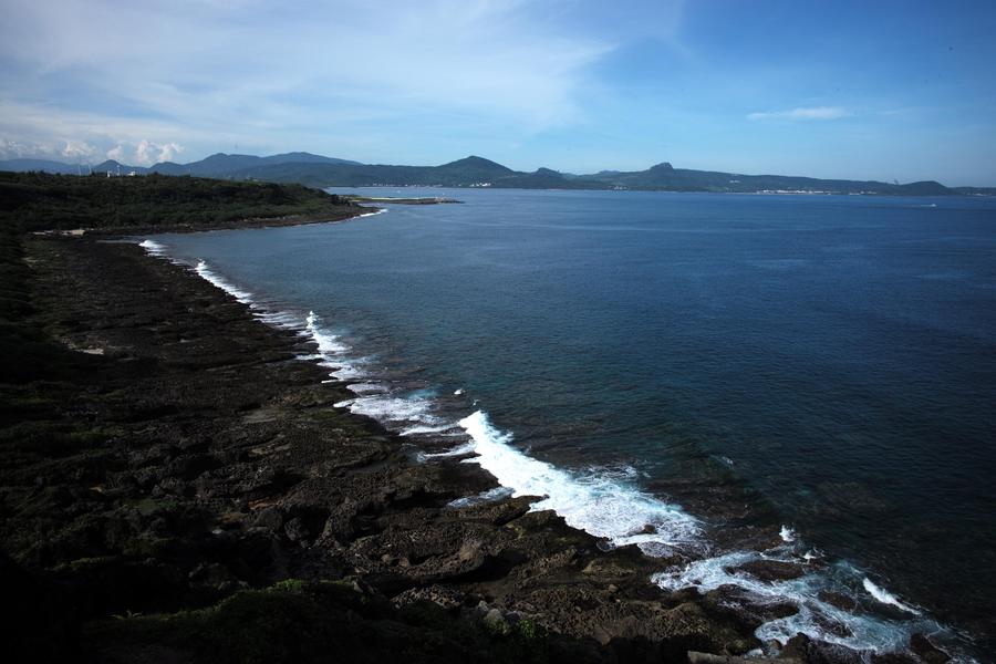 Kenting attracts visitors with charming scenery