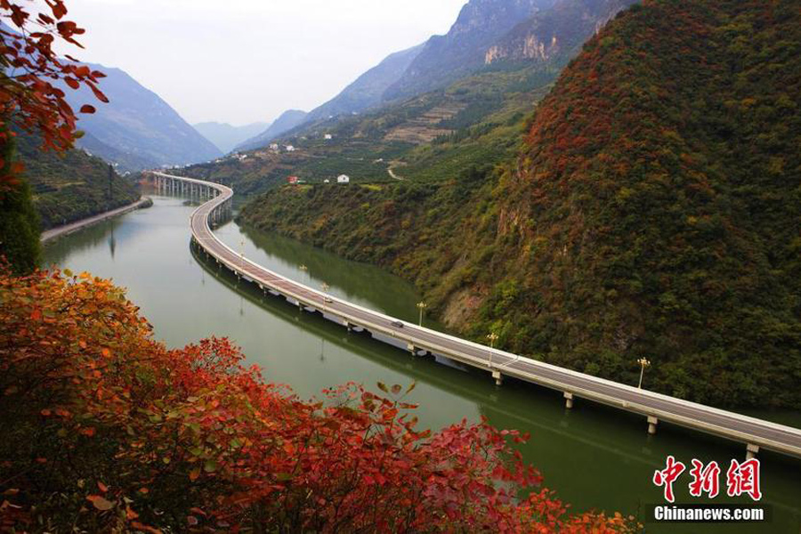 Scenic over-water bridge in Hubei