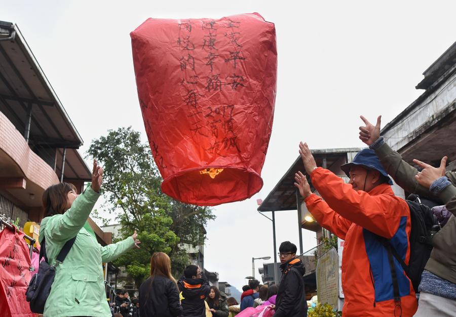 Pingxi sky lantern festival kicks off in Taiwan