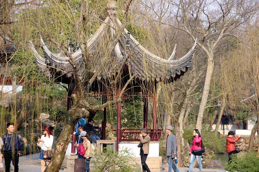 Zhuozheng garden in Suzhou gets spring color