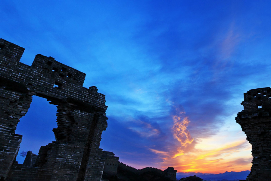 Colorful sunset's glow hits the Great Wall