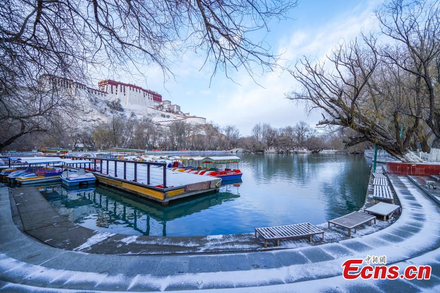 Spring snow adds beauty to Lhasa