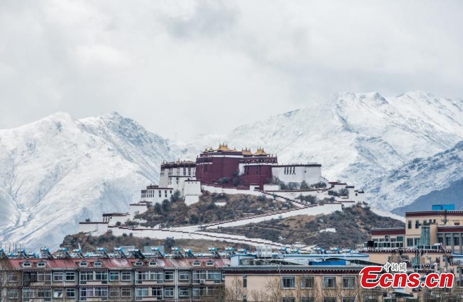 Spring snow adds beauty to Lhasa