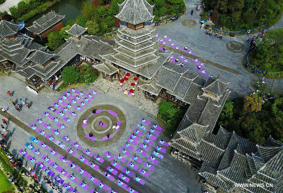 Fans practice yoga in Guizhou province