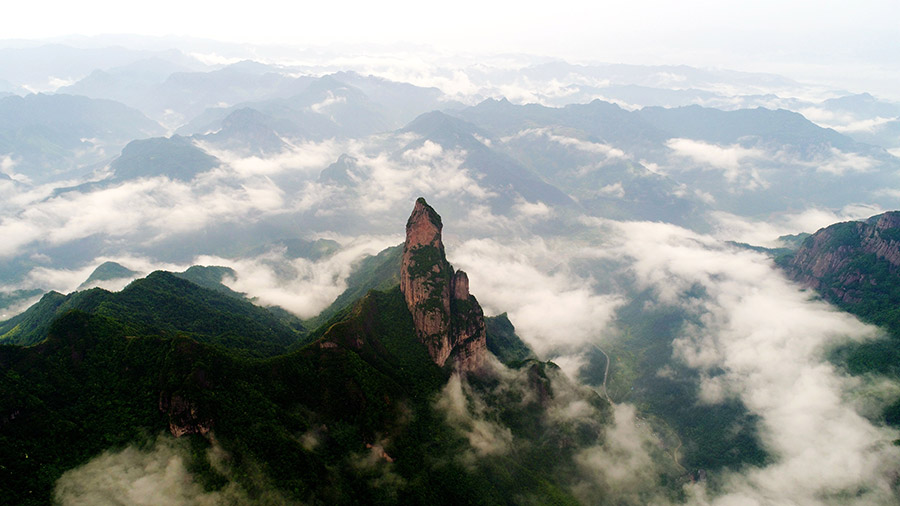 Spectacular seas of clouds in Xianju National Park