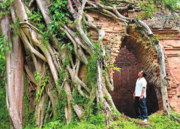 Cambodian temple site draws visitors