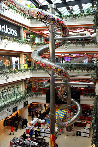 Super-size slide amazes shoppers