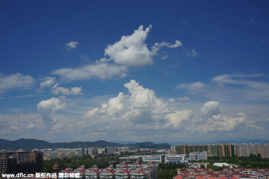 Blue sky beautifies Beijing ahead of V-Day Parade