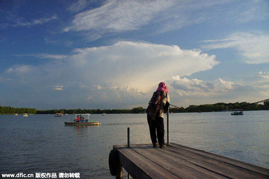 Blue sky beautifies Beijing ahead of V-Day Parade