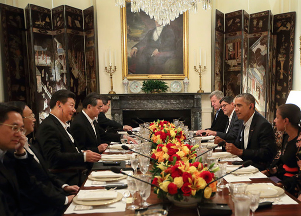 Xi, Obama go tieless to untie various issues at private dinner