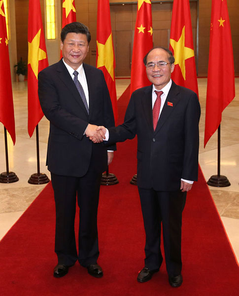 Xi hails China-Vietnam friendship, calling for proper handling of differences