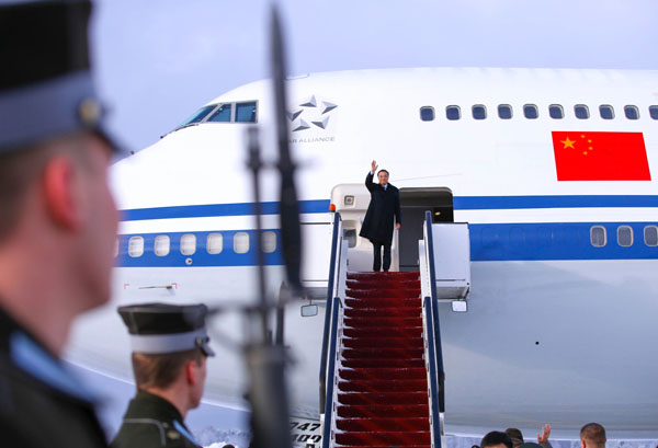 Premier Li arrives in Latvia for official visit, China-CEE summit