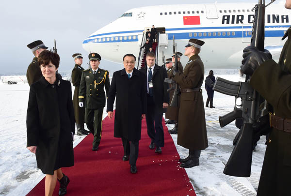 Premier Li arrives in Latvia for official visit, China-CEE summit