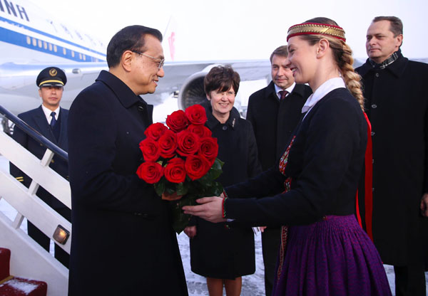 Premier Li arrives in Latvia for official visit, China-CEE summit