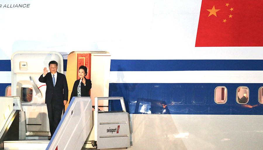 Xi arrives in Peru for APEC meeting, state visit